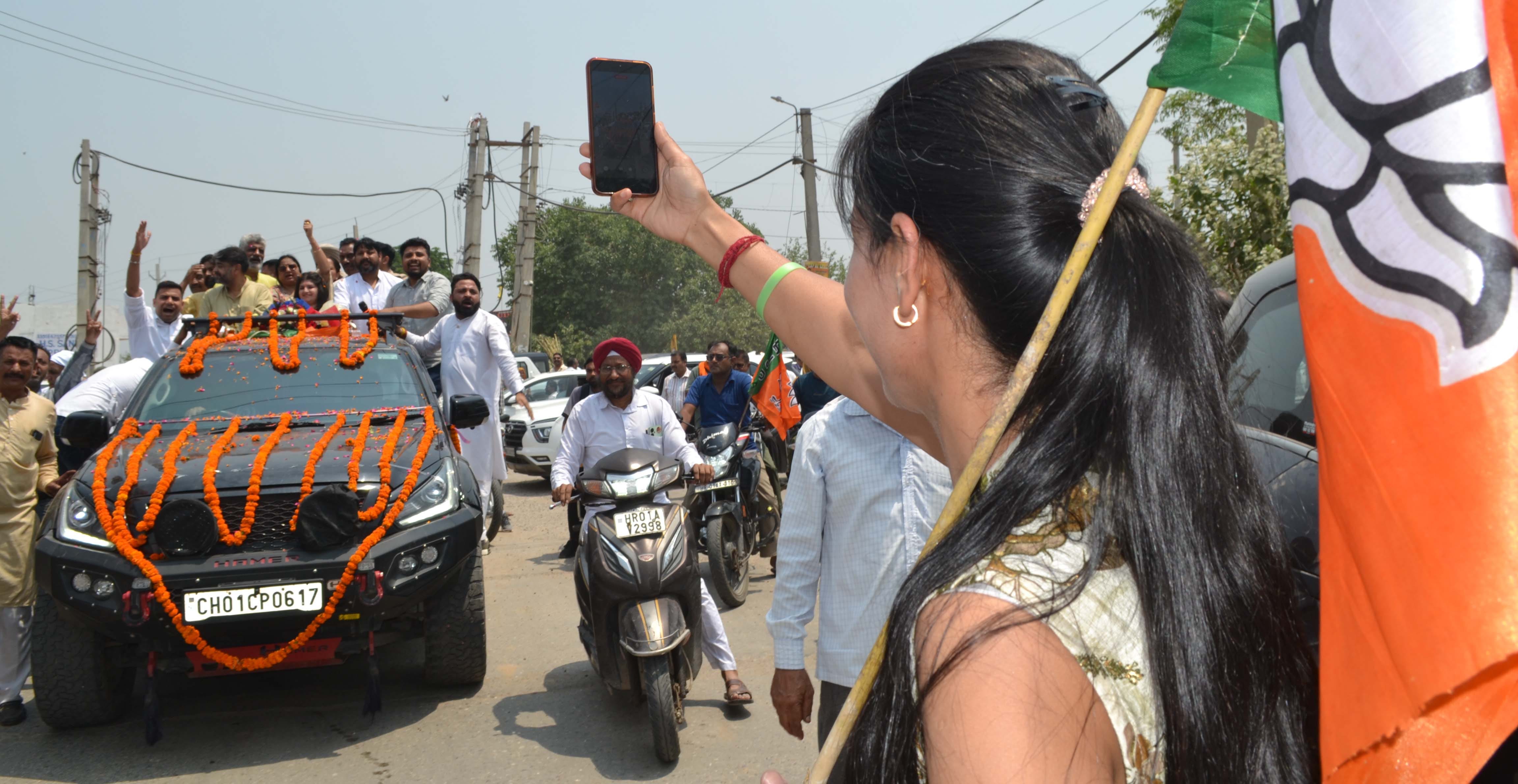 नगर निगम चुनाव जीतने के बाद मेयर बनी अक्षिता सैनी पूर्व मंत्री असीम गोयल, भाजपा के जिलाध्यक्ष नगर निगम चुनाव जीतने के बाद मेयर बनी अक्षिता सैनी पूर्व मंत्री असीम गोयल, भाजपा के जिलाध्यक्ष