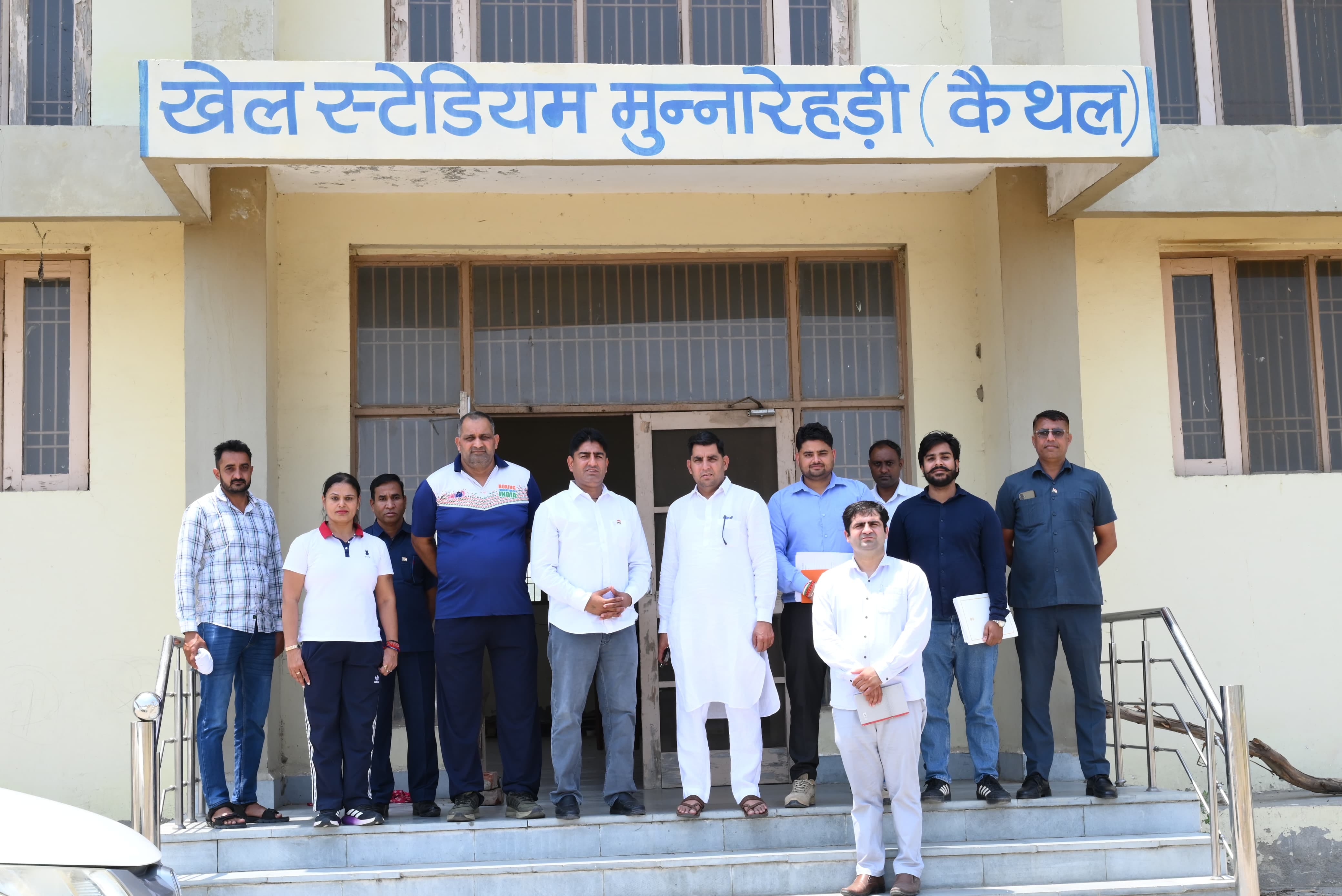 खेल स्टेडियम का निरीक्षण करते सांसद नवीन जिंदल की टीम के सदस्य। विभाग खेल स्टेडियम का निरीक्षण करते सांसद नवीन जिंदल की टीम के सदस्य। विभाग