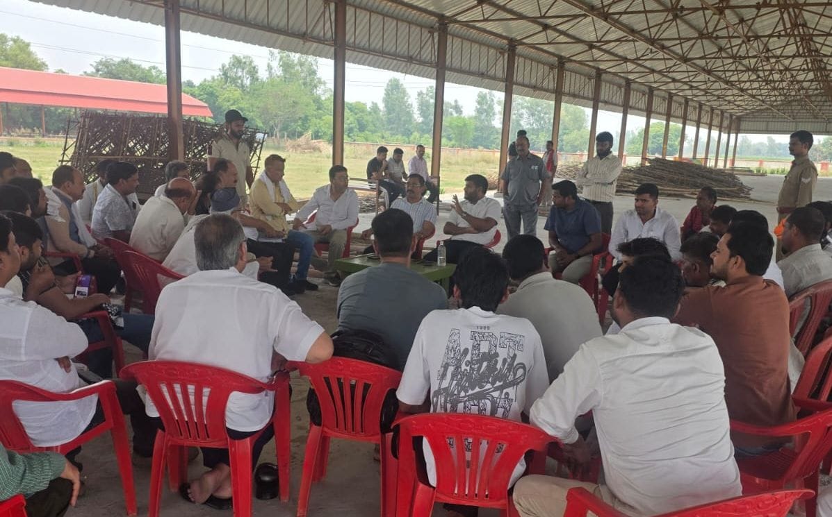 मलिहाबाद चौराहे पर तैयार नई मंडी, हाईवे किनारे तैयार की जा रही अस्थायी मंडी व आढ़तियों को समझात मलिहाबाद चौराहे पर तैयार नई मंडी, हाईवे किनारे तैयार की जा रही अस्थायी मंडी व आढ़तियों को समझात