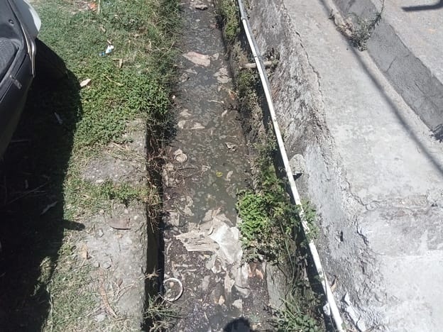 धर्मशाला नगर निगम के के वार्ड16 में टूटी हुई टाइल संवाद धर्मशाला नगर निगम के के वार्ड16 में टूटी हुई टाइल संवाद