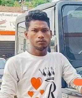 अंकित पासवान व राम अवतार की फाइल फोटो और क्षतिग्रस्त बाइक। संवाद