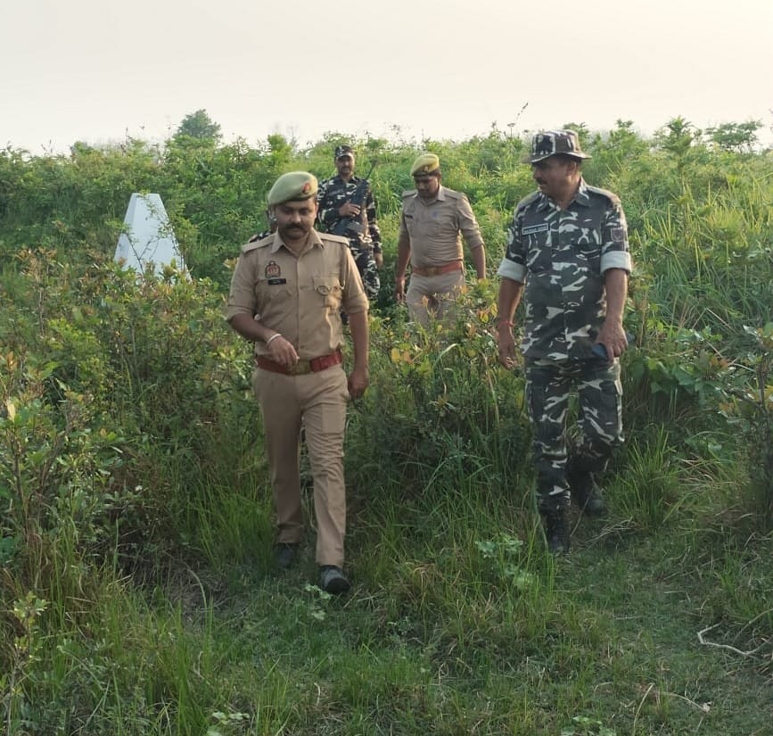 फोटो-27-बलरामपुर के जरवा क्षेत्र में जंगल के बीच से होकर गुजरता पगडंडी रास्ता।-संवाद फोटो-27-बलरामपुर के जरवा क्षेत्र में जंगल के बीच से होकर गुजरता पगडंडी रास्ता।-संवाद