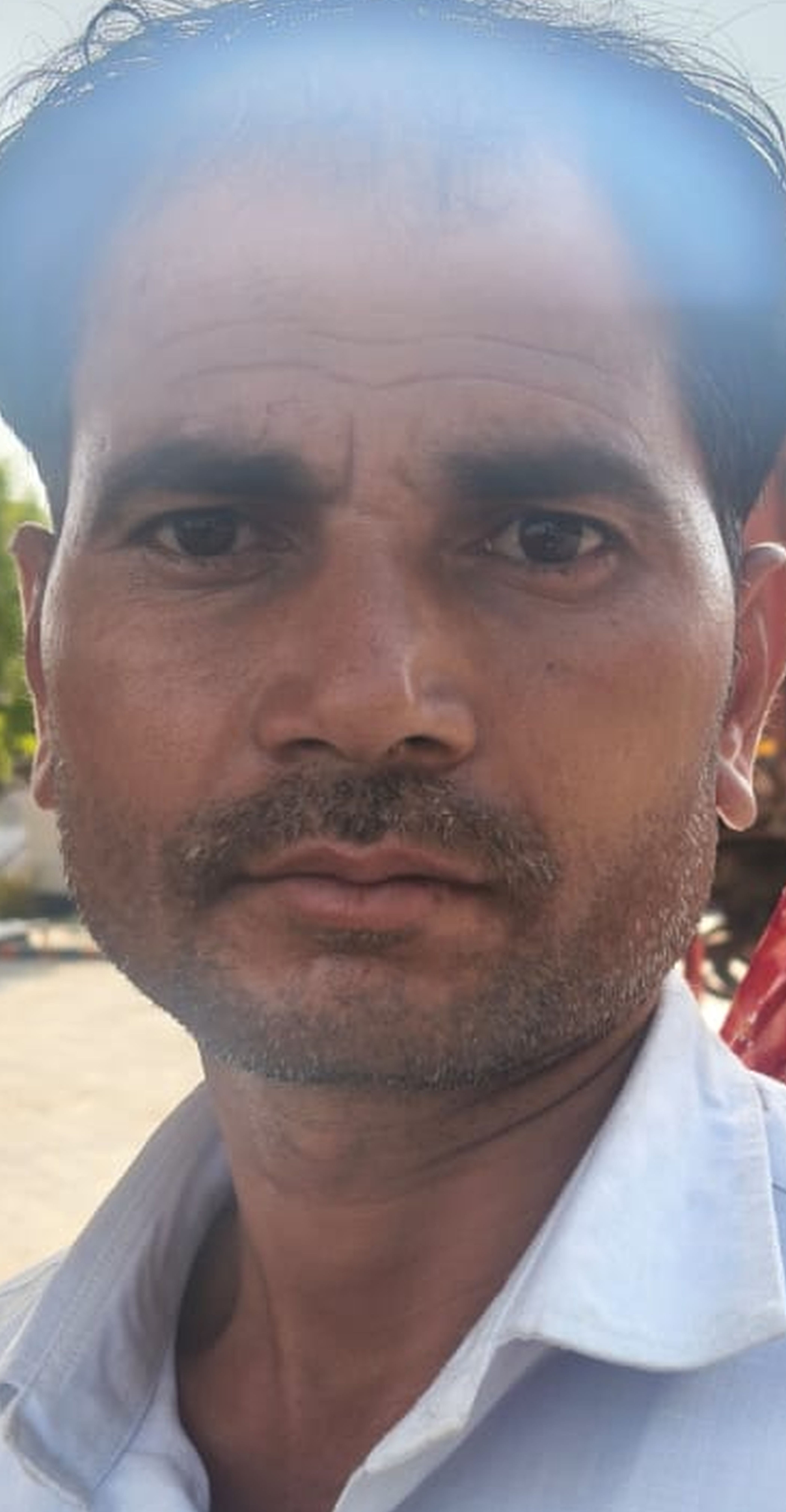 फोटो-43-पंप पर पेट्रोल भराते लोग। संवाद फोटो-43-पंप पर पेट्रोल भराते लोग। संवाद