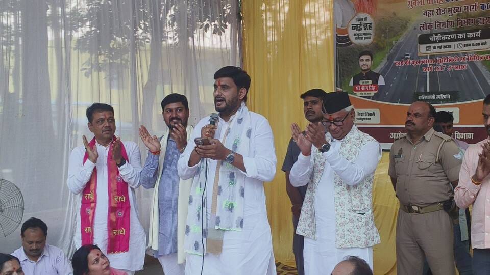 सड़क चौड़ीकरण कार्य का शुभारंभ।