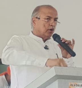 बैठक में अपनी बात रखते यशपाल मलिक। संवाद