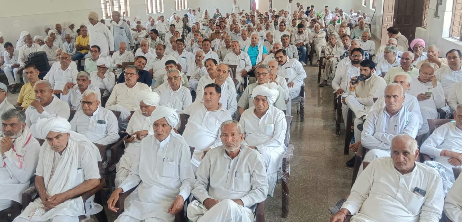 बैठक में अपनी बात रखते यशपाल मलिक। संवाद
