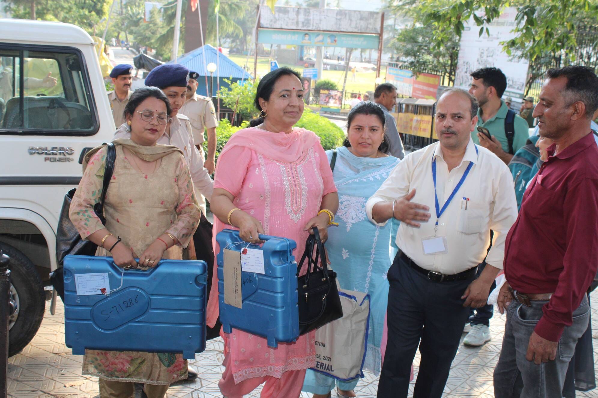चंबा नगर परिषद चुनाव में जीत के बाद कसाकड़ा वार्ड़ की नवनिर्वाचित सदस्य कुमारी सपना।संवाद चंबा नगर परिषद चुनाव में जीत के बाद कसाकड़ा वार्ड़ की नवनिर्वाचित सदस्य कुमारी सपना।संवाद