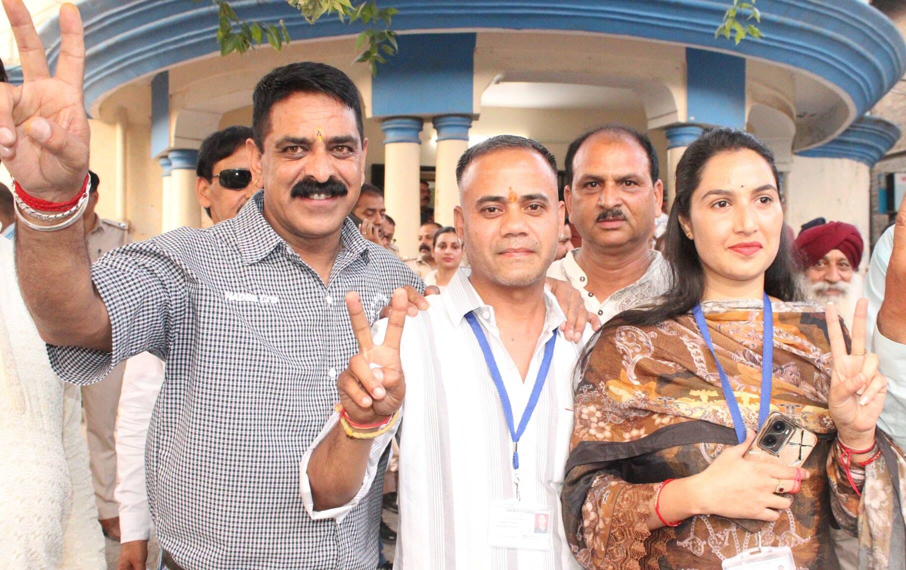 चंबा नगर परिषद चुनाव में जीत के बाद सुराड़ा वार्ड़ की नवनिर्वाचित सदस्य रजनी शर्मा।संवाद