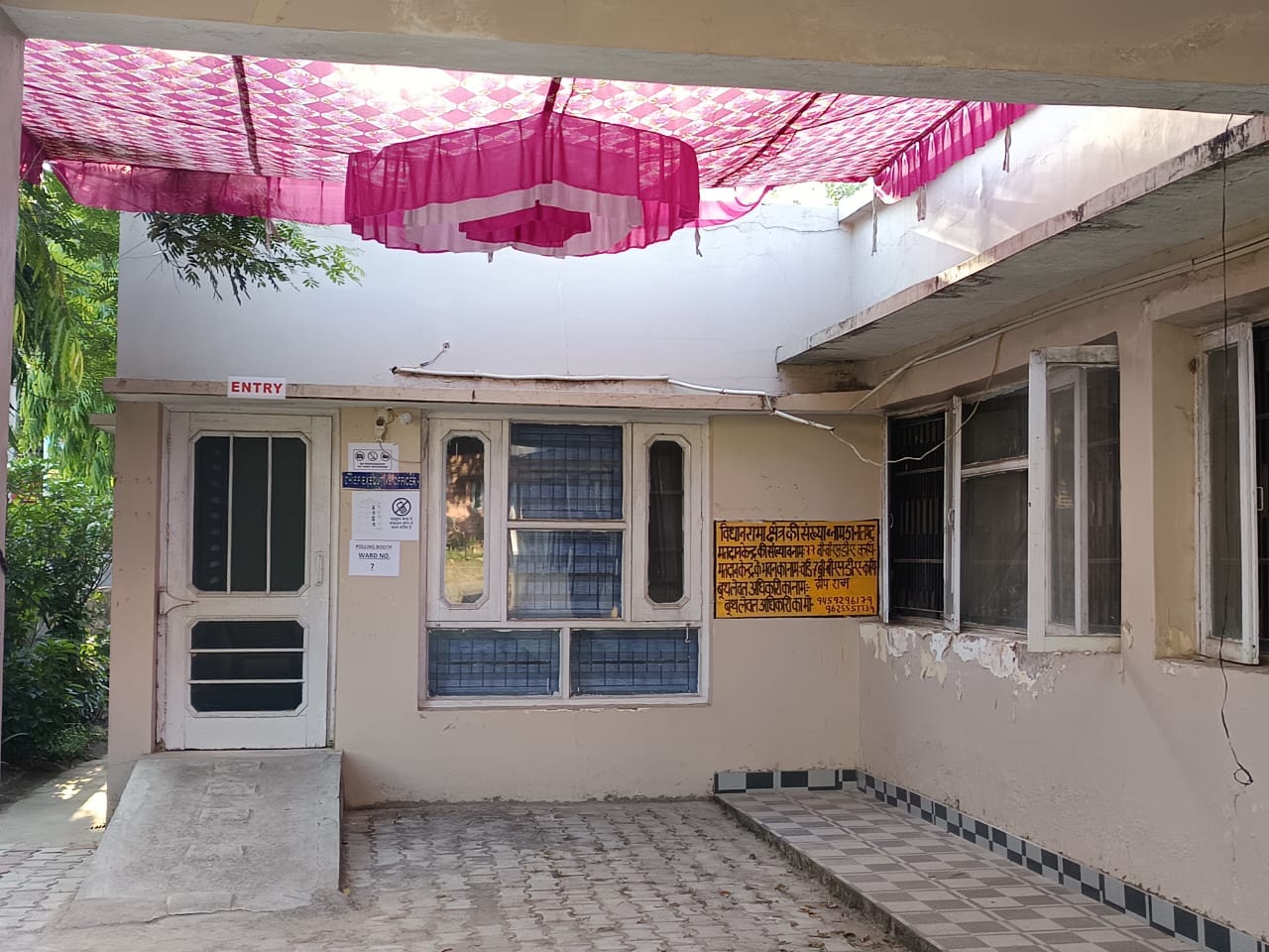 चुनाव को लेकर शहर में फ्लेग मार्च करती पुलिस टीम। स्रोत पुलिस प्रशासन चुनाव को लेकर शहर में फ्लेग मार्च करती पुलिस टीम। स्रोत पुलिस प्रशासन