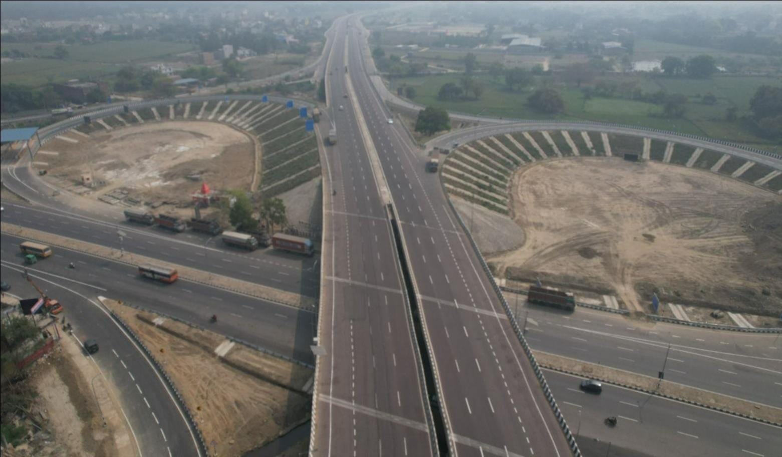 फोटो-1-उन्नाव-कानपुर के बीच निर्माणाधीन आउटर रिंग रोड। संवाद