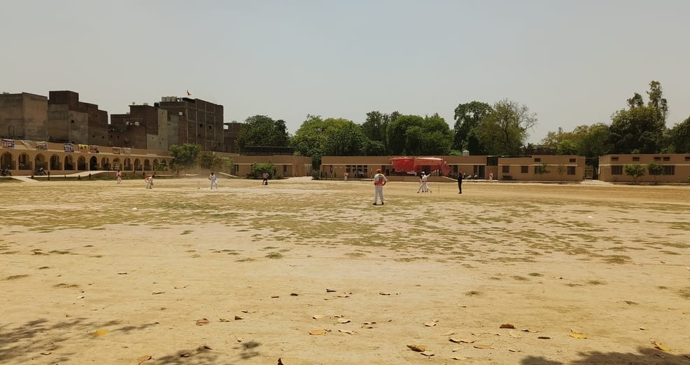 फोटो मैच से पहले टॉस करवाते हुए मुख्यातिथि :संवाद