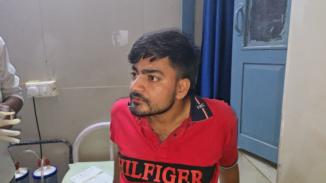 गंगोह सीएचसी में उपचाराधीन हत्यारोपी आशू। स्रोत पुलिस