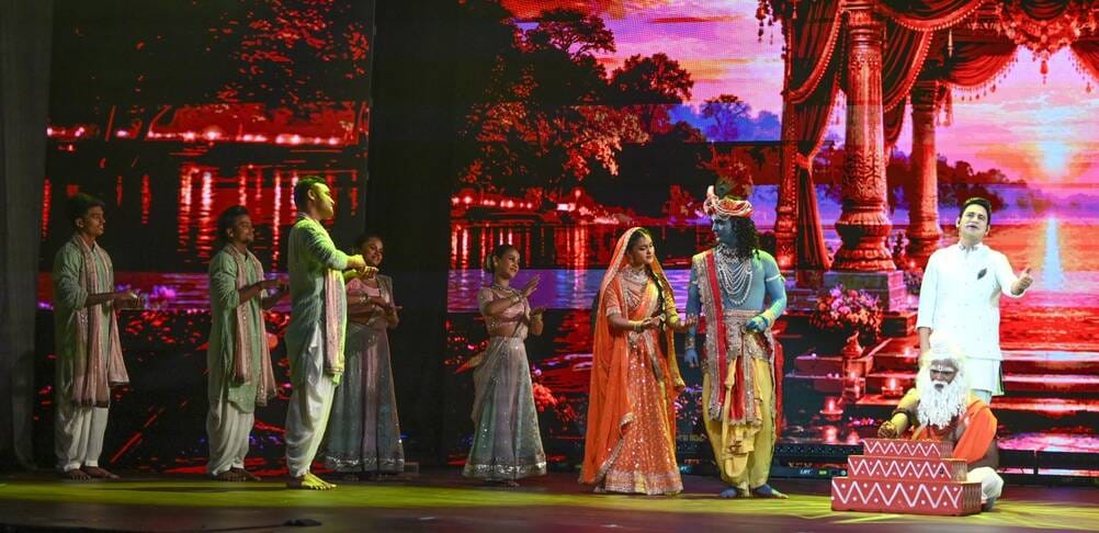 कृष्ण राधा से रणभूमि तक नाटक में जीवंत हुई पौराणिक संस्कृति