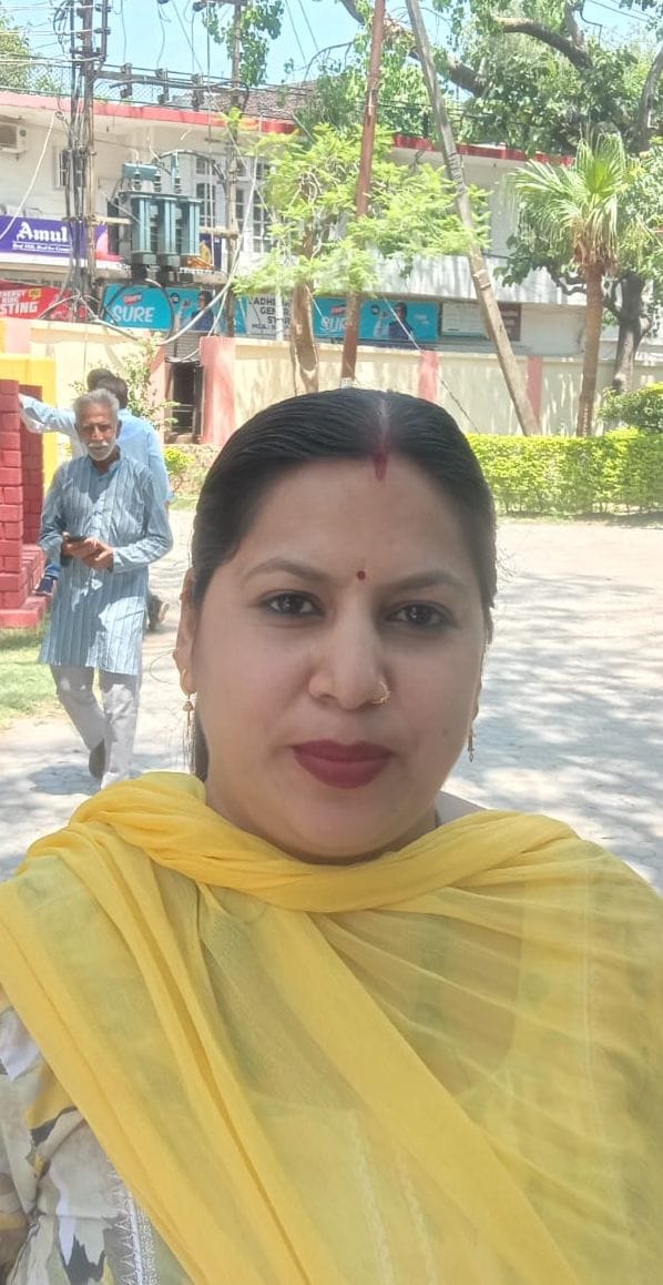 रिहाना खान, महिला मतदाता, नाहन।