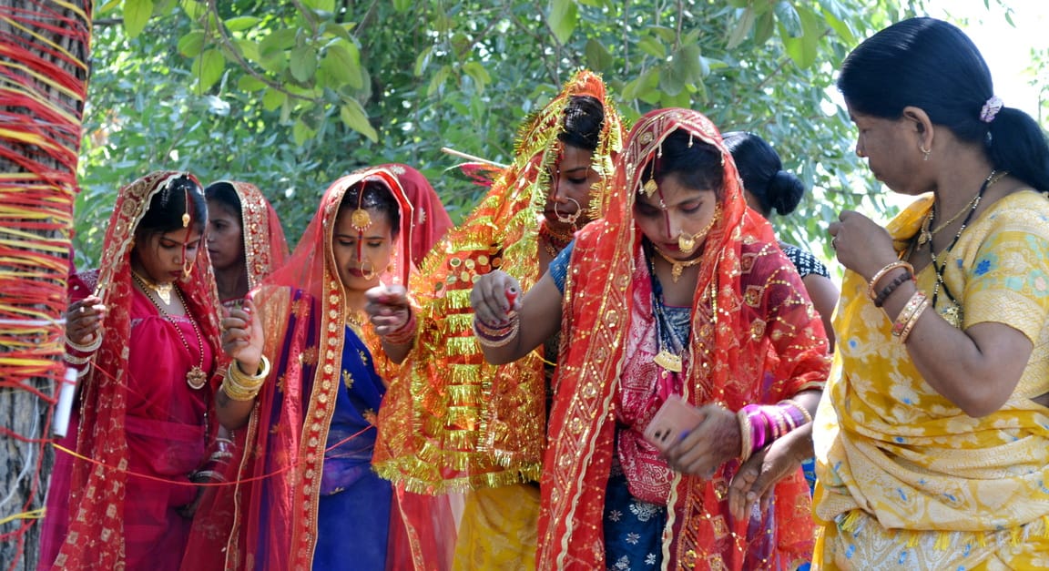 वट सावित्री व्रत रखकर सुहागिनों ने की अखंड सौभाग्य की कामना