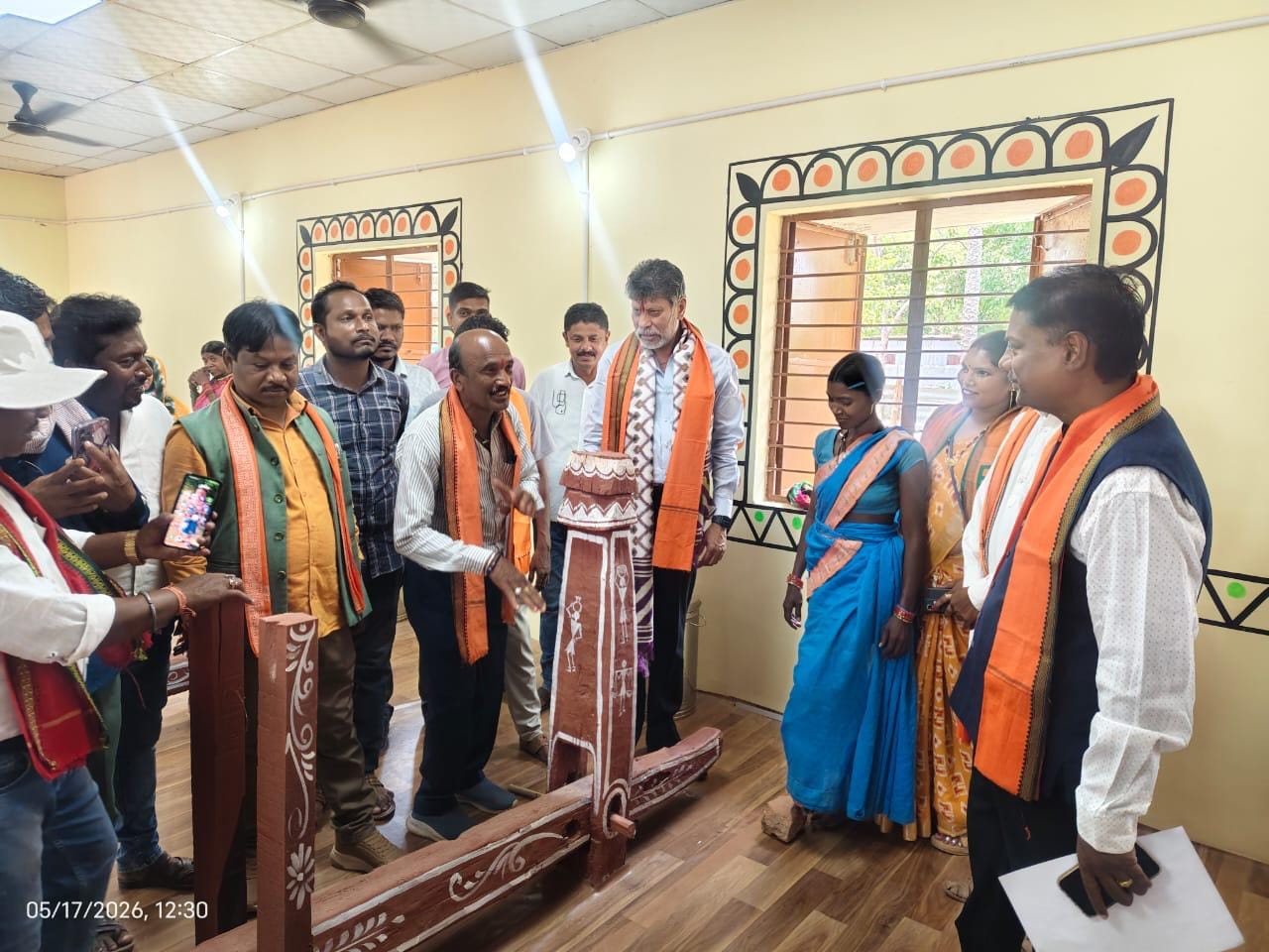 व्यवस्थाओं का जायजा लेते जनप्रतिनिधिगण