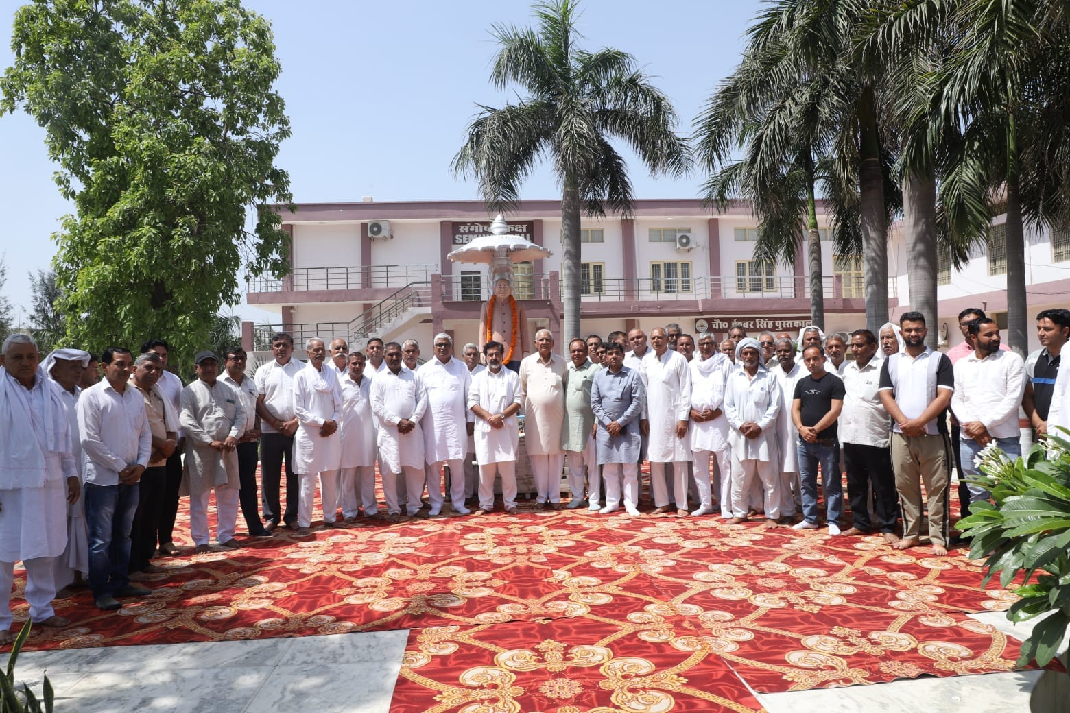 18 ढांड 01 बैठक में भाग लेते हुए सदस्य। 18 ढांड 01 बैठक में भाग लेते हुए सदस्य।