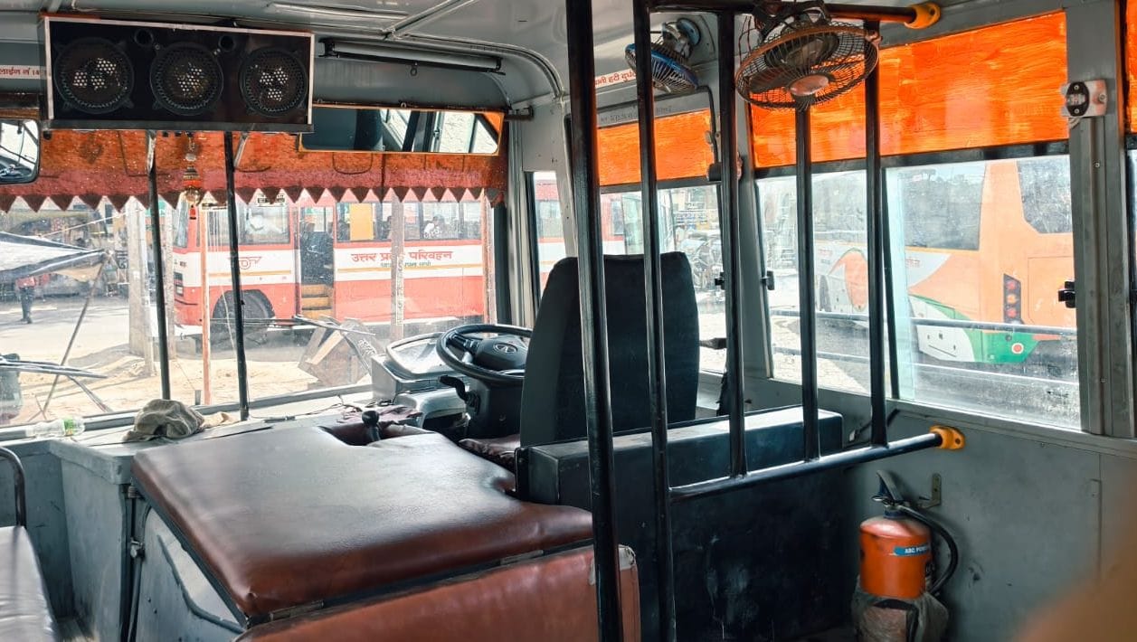 बदायूं डिपो की बस में नही है फर्स्ट एड किट । संवाद