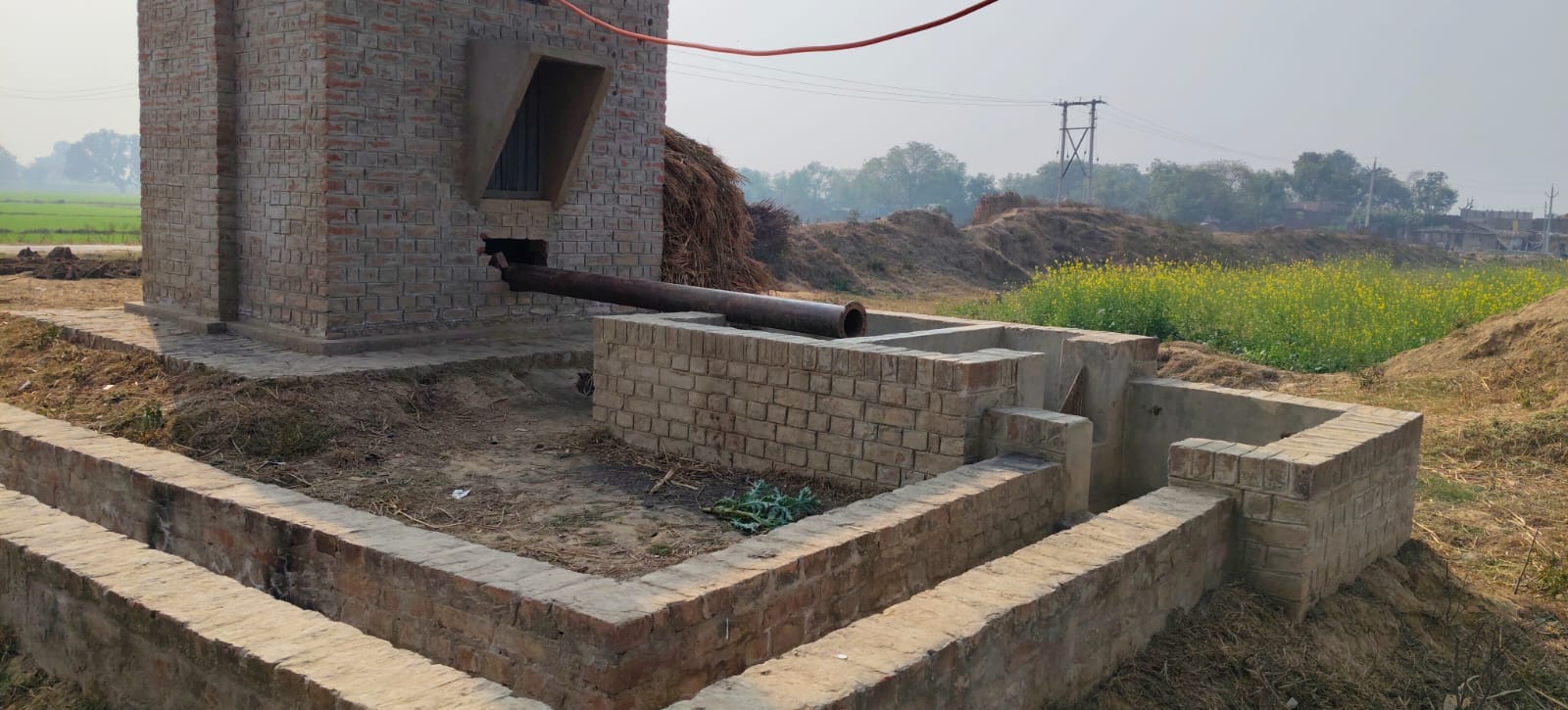 चायल के फतेहपुर सहावपुर में बंद पड़ा सरकारी नलकूप। संवाद चायल के फतेहपुर सहावपुर में बंद पड़ा सरकारी नलकूप। संवाद