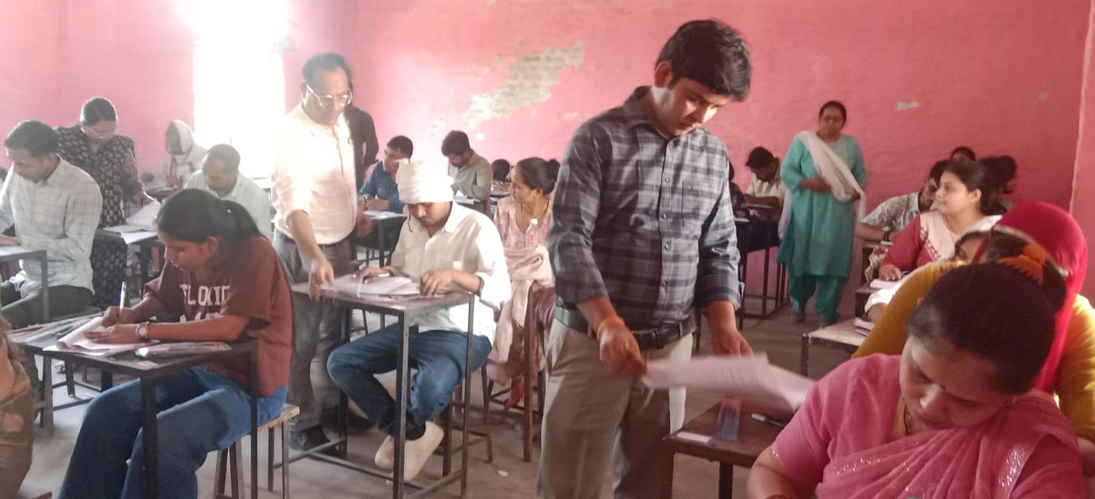 फोटो-42-परीक्षा केंद्र का निरीक्षण करते अधिकारी। स्रोत स्वयं फोटो-42-परीक्षा केंद्र का निरीक्षण करते अधिकारी। स्रोत स्वयं