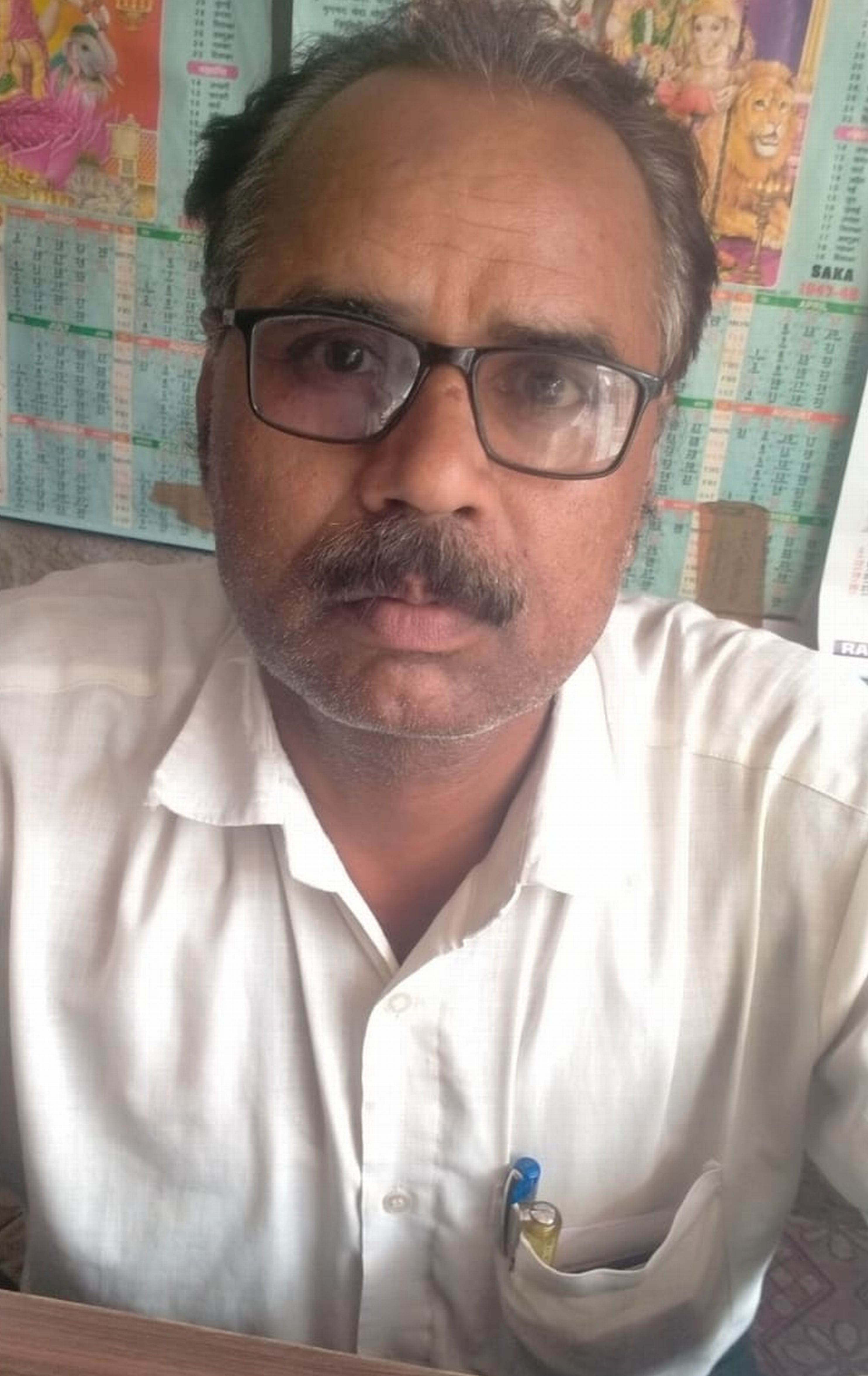 फोटो संख्या:63- मोहल्ला बास में कैपर में पानी भरते मोहल्लावासी --संवाद फोटो संख्या:63- मोहल्ला बास में कैपर में पानी भरते मोहल्लावासी --संवाद