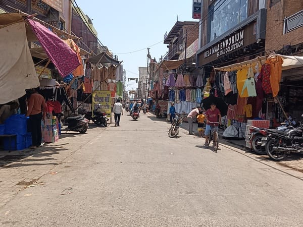 शहर के बाजारों में पसरा सन्नाटा। संवाद शहर के बाजारों में पसरा सन्नाटा। संवाद