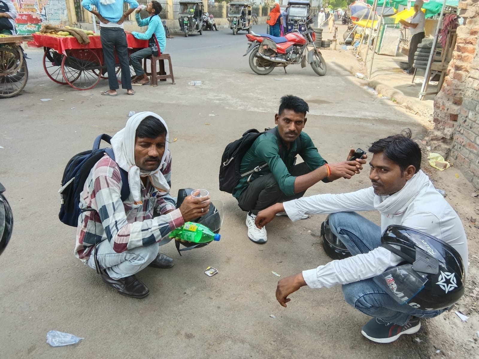दोपहर के समय झांसी-मिर्जापुर नेशनल हाईवे पर पसरा सन्नाटा। संवाद दोपहर के समय झांसी-मिर्जापुर नेशनल हाईवे पर पसरा सन्नाटा। संवाद