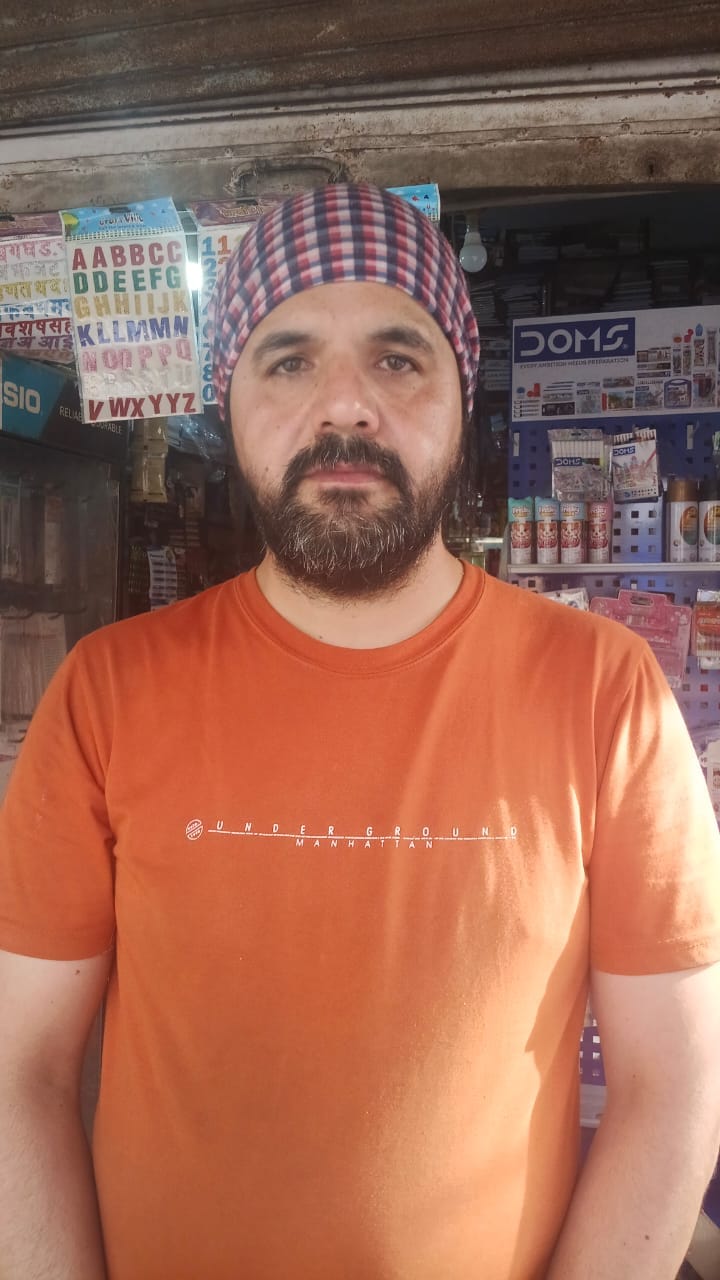 17-रोहतक के डीएलएफ कॉलोनी में बिजली सुधार कार्य करते बिजली निगम के कर्मचारी। संवाद 17-रोहतक के डीएलएफ कॉलोनी में बिजली सुधार कार्य करते बिजली निगम के कर्मचारी। संवाद