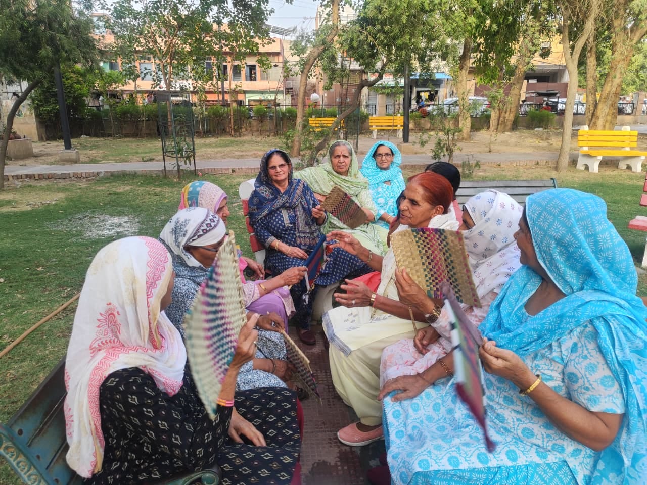 17-रोहतक के डीएलएफ कॉलोनी में बिजली सुधार कार्य करते बिजली निगम के कर्मचारी। संवाद 17-रोहतक के डीएलएफ कॉलोनी में बिजली सुधार कार्य करते बिजली निगम के कर्मचारी। संवाद