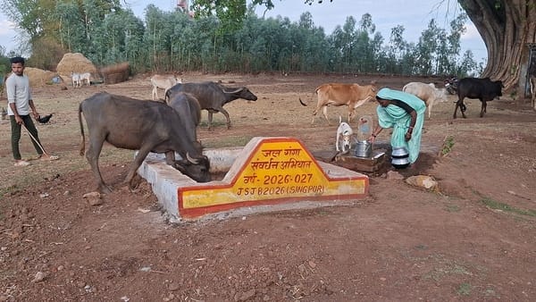 आदिवासी बाहुल्य डिंडौरी में जन सहयोग से जल संचयन के लिए बनाये गये तीन लाख स्ट्रक्चर आदिवासी बाहुल्य डिंडौरी में जन सहयोग से जल संचयन के लिए बनाये गये तीन लाख स्ट्रक्चर