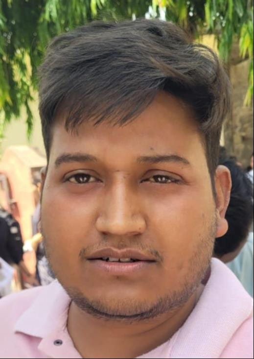 अविनाशी सहाय आर्य इंटर कॉलेज में प्रशिक्षुओं के प्रवेश पत्र देखते परीक्षक व प्रधानाचार्य दिनेश अविनाशी सहाय आर्य इंटर कॉलेज में प्रशिक्षुओं के प्रवेश पत्र देखते परीक्षक व प्रधानाचार्य दिनेश