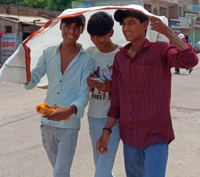 फोटो 18 एमएएचपी 10 परिचय-जिला अस्पताल के वार्ड में भर्ती डायरिया व अन्य बीमारी के मरीज। संवाद