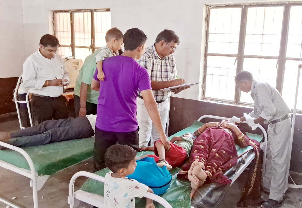 हादसे के बाद क्षतिग्रस्त ऑटो। संवाद हादसे के बाद क्षतिग्रस्त ऑटो। संवाद