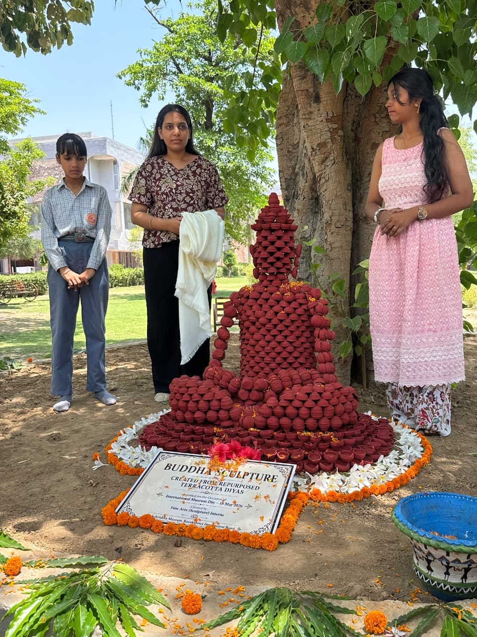 कुरुक्षेत्र। हेरिटेज क्विज प्रतियोगिता के विजेताओ तो सम्मानित करते संग्रालय के पदाधिकारी। स्वयं कुरुक्षेत्र। हेरिटेज क्विज प्रतियोगिता के विजेताओ तो सम्मानित करते संग्रालय के पदाधिकारी। स्वयं