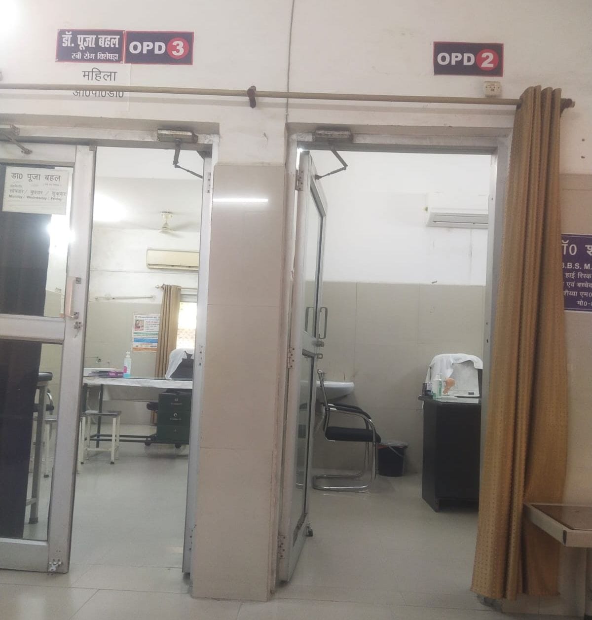 खाली पड़ी डॉक्टरों की कुर्सी। खाली पड़ी डॉक्टरों की कुर्सी।