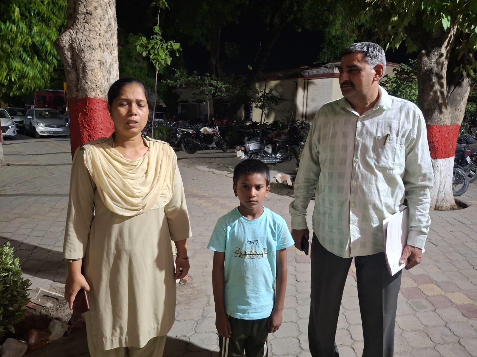 यमुना बॉर्डर पार यूपी कैराना कोतवाली में पहुंचा बच्चा। स्रोत : पुलिस