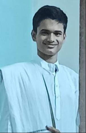 चील्ह के सेमरा गांव गंगा घाट पर डूबे किशोर को तलाशती एसडीआरएफ की टीम। स्रोत- संवाद