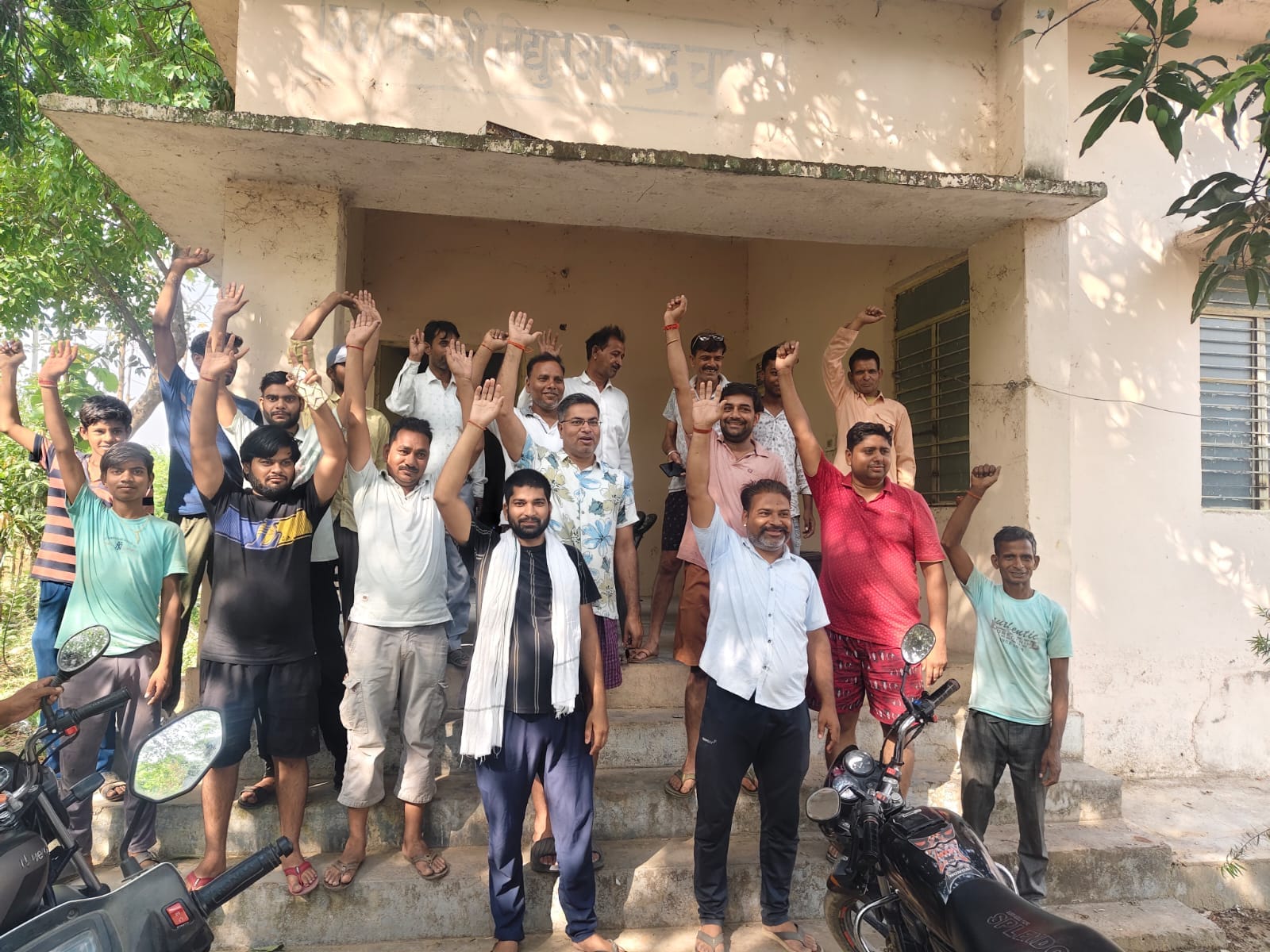 फोटो -29- बिजली न आने के कारण बंद नलकूप। फोटो -29- बिजली न आने के कारण बंद नलकूप।
