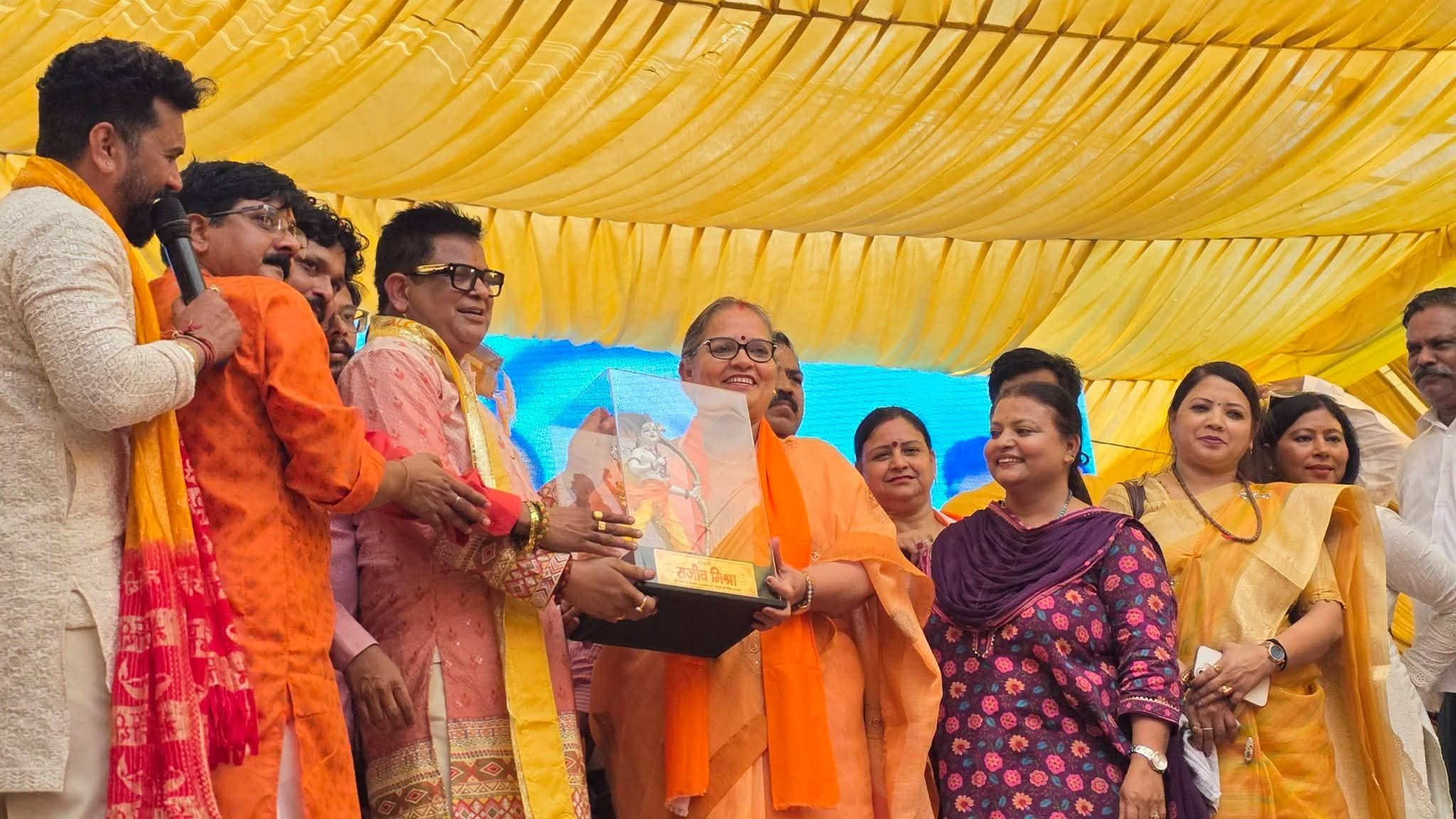 ज्येष्ठ माह के तीसरे बड़े मंगल पर राजधानी मंगलवार को पूरी तरह भक्तिमय रंग में रंगी नजर आई। 