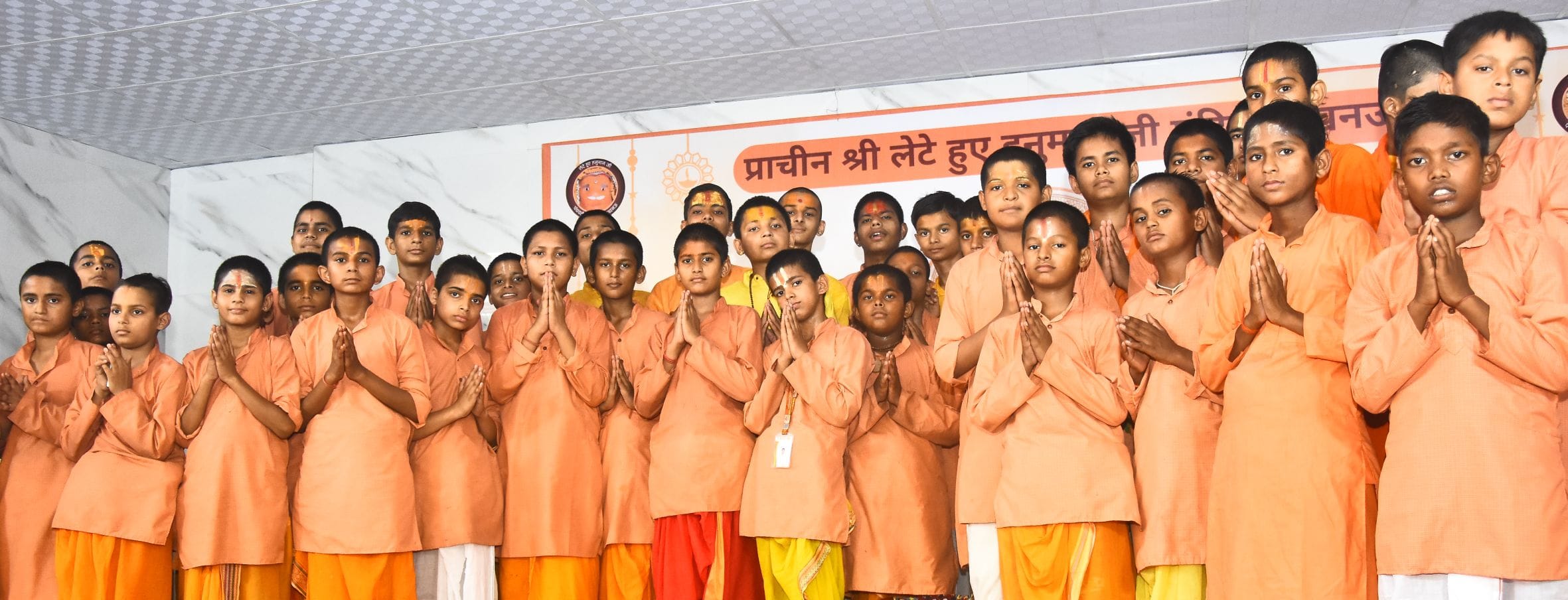 ज्येष्ठ माह के तीसरे बड़े मंगल पर राजधानी मंगलवार को पूरी तरह भक्तिमय रंग में रंगी नजर आई। 