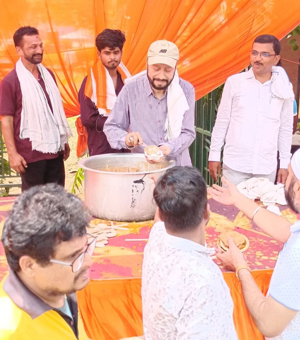 ज्येष्ठ माह के तीसरे बड़े मंगल पर राजधानी मंगलवार को पूरी तरह भक्तिमय रंग में रंगी नजर आई। 