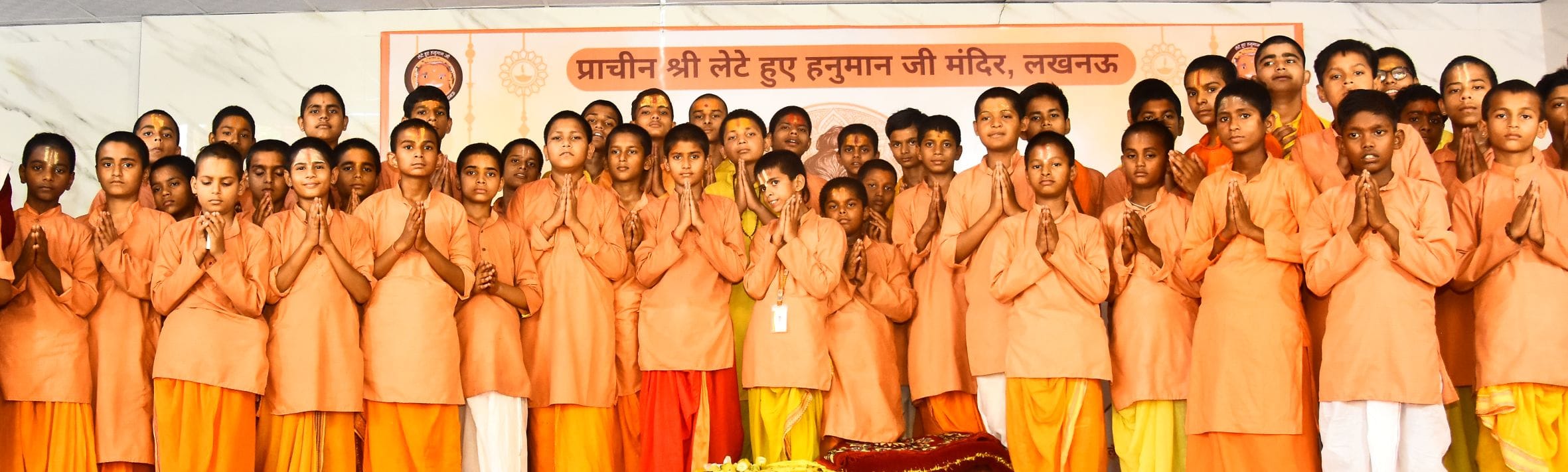 ज्येष्ठ माह के तीसरे बड़े मंगल पर राजधानी मंगलवार को पूरी तरह भक्तिमय रंग में रंगी नजर आई। 