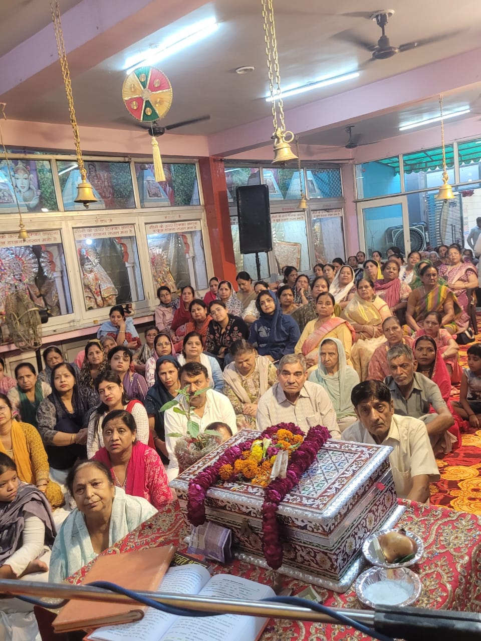 कथा सुनाते आचार्य लालमणि पांडेय। स्रोत : स्वयं कथा सुनाते आचार्य लालमणि पांडेय। स्रोत : स्वयं