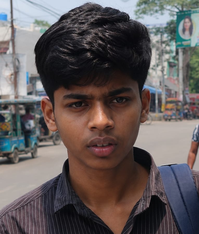 नौगवां चौराहे पर लगी रोजवेज बसें। संवाद