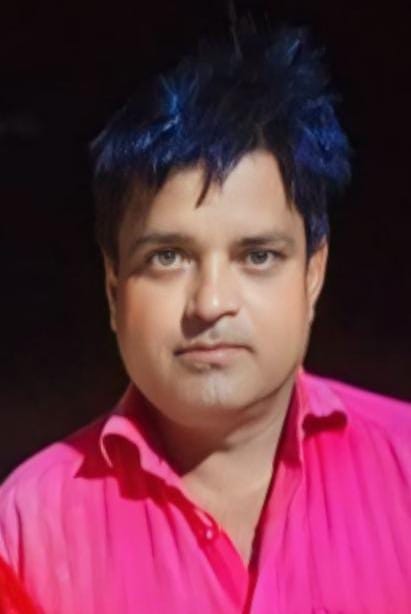 अतरौलिया के गोहरपुर गांव में करंट से मौत के बाद रोते-बिलखते परिजन। संवाद