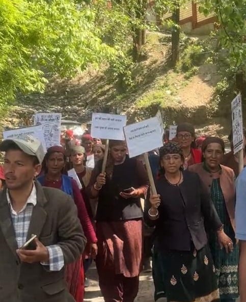 डोडरा क्वार में नशे के खिलाफ जागरूकता रैली निकालती महिलाएं डोडरा क्वार में नशे के खिलाफ जागरूकता रैली निकालती महिलाएं