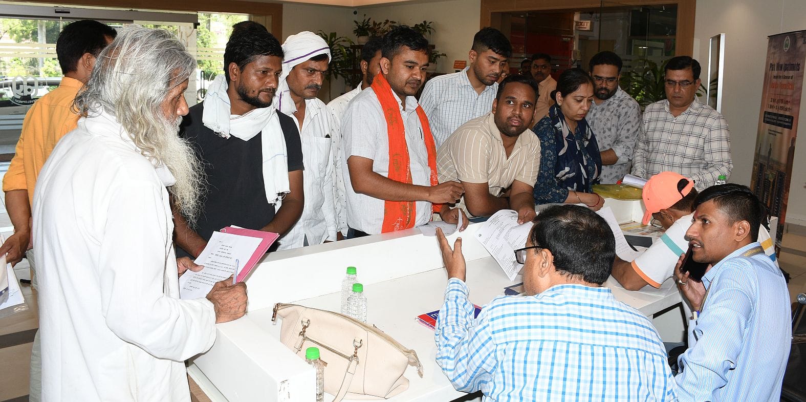 एलडीए की जनता अदालत में पहुंचे फरियादी। एलडीए की जनता अदालत में पहुंचे फरियादी।