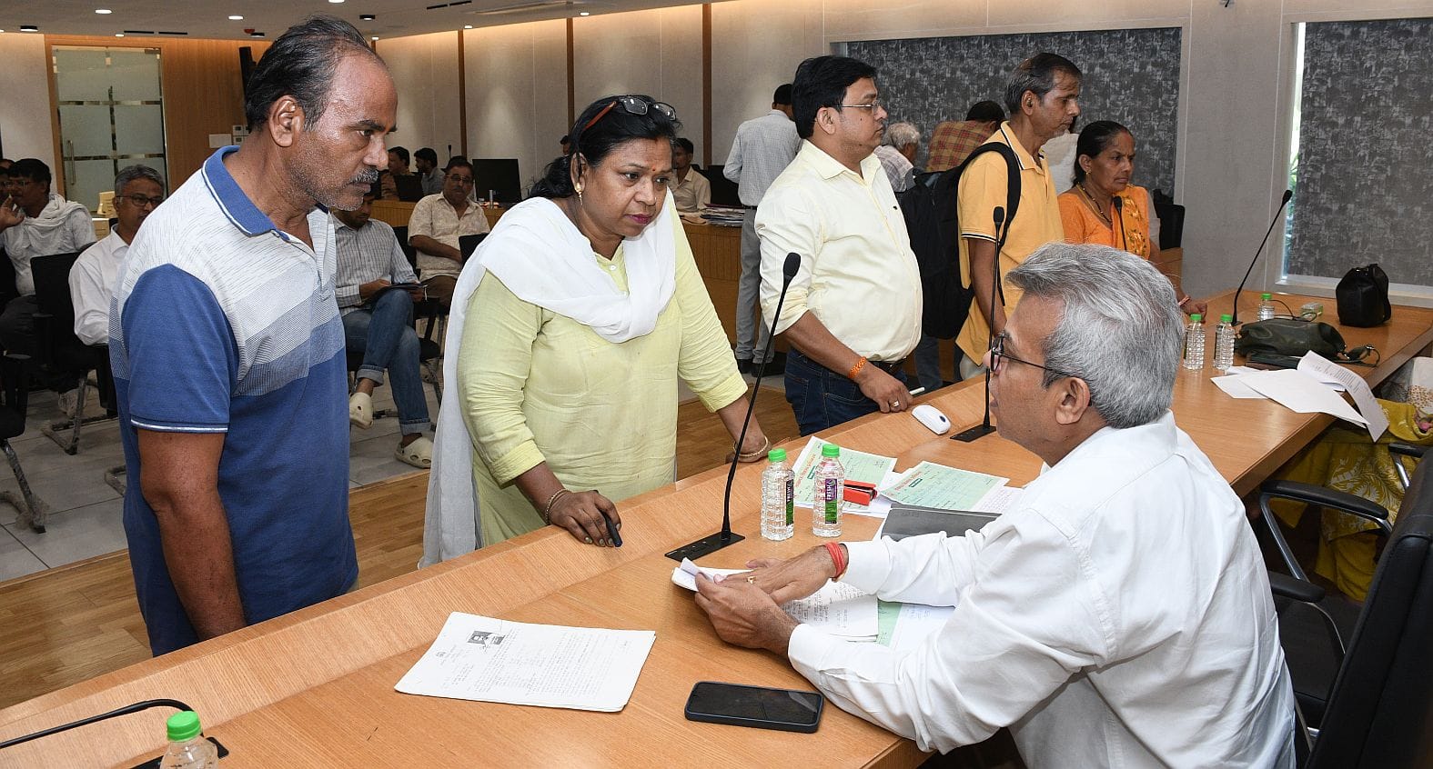 एलडीए की जनता अदालत में पहुंचे फरियादी। एलडीए की जनता अदालत में पहुंचे फरियादी।