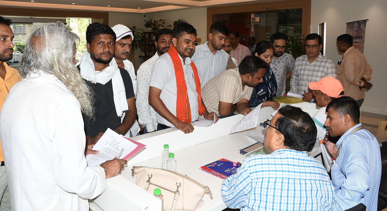 एलडीए की जनता अदालत में पहुंचे फरियादी। एलडीए की जनता अदालत में पहुंचे फरियादी।
