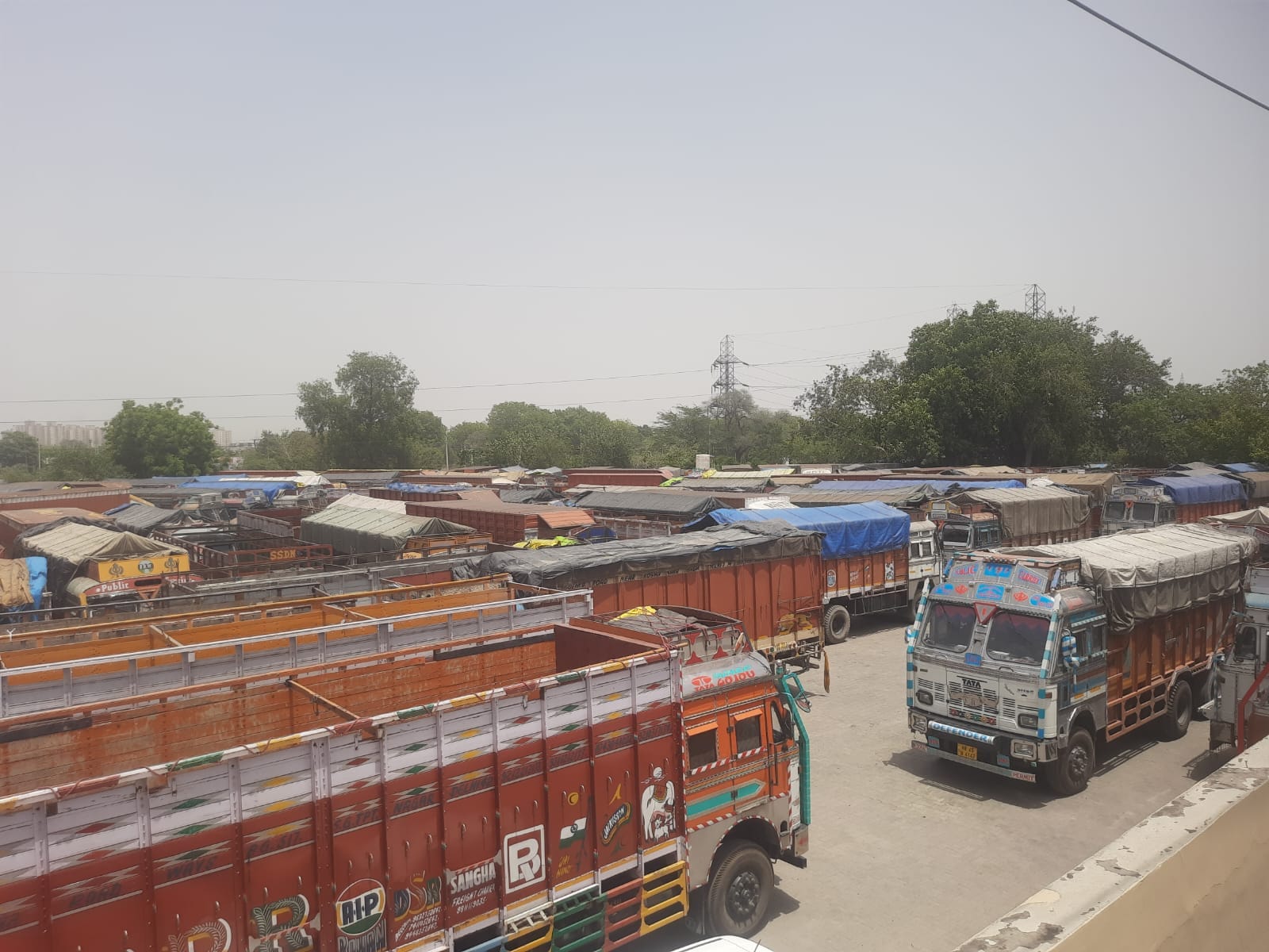 फोटो : सोनीपत के फाजिलपुर ट्रक यूनियन में हड़ताल का समर्थन करते ट्रक मालिक व ऑपरेटर। संवाद